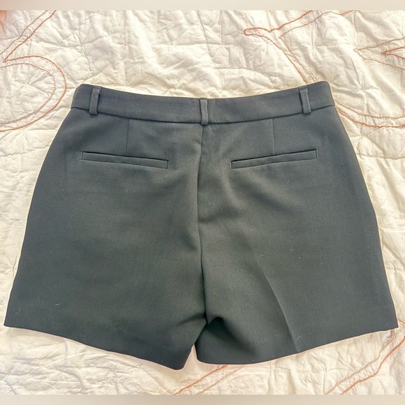 Banana Republic Women’s Black Shorts - Picture 2 of 4